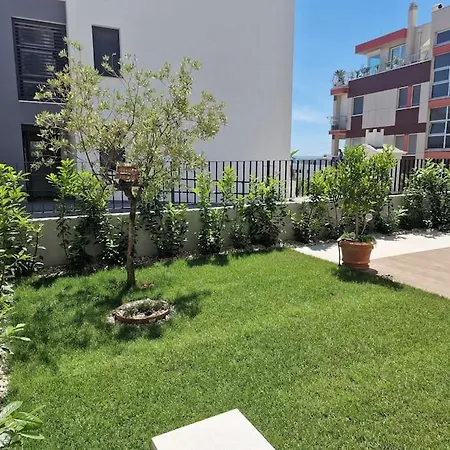 Luxury Oasis Split