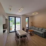 Luxury Oasis 아파트