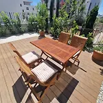 Luxury Oasis 아파트