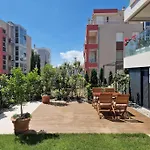 Luxury Oasis 아파트 *